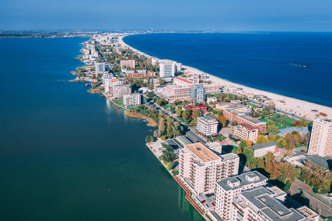 Solid * Mamaia