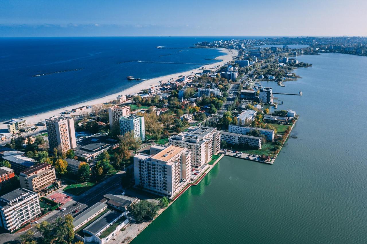 Solid * Mamaia