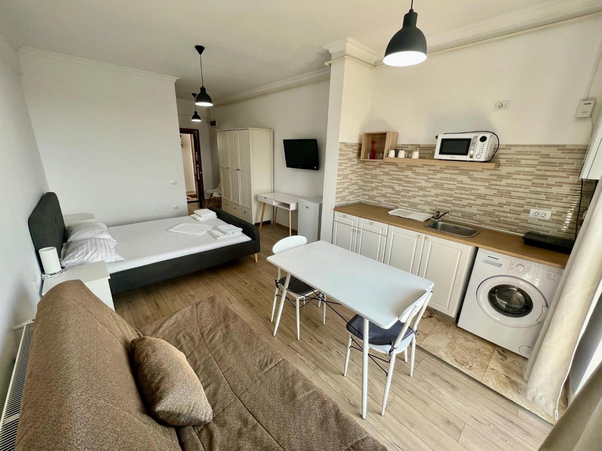 Solid * Mamaia